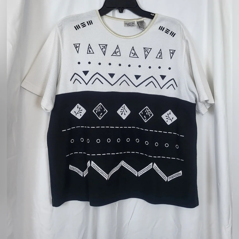 Vtg Allison Daley Black White Embroidered Tribal Pattern Short Sleeve Top Size L